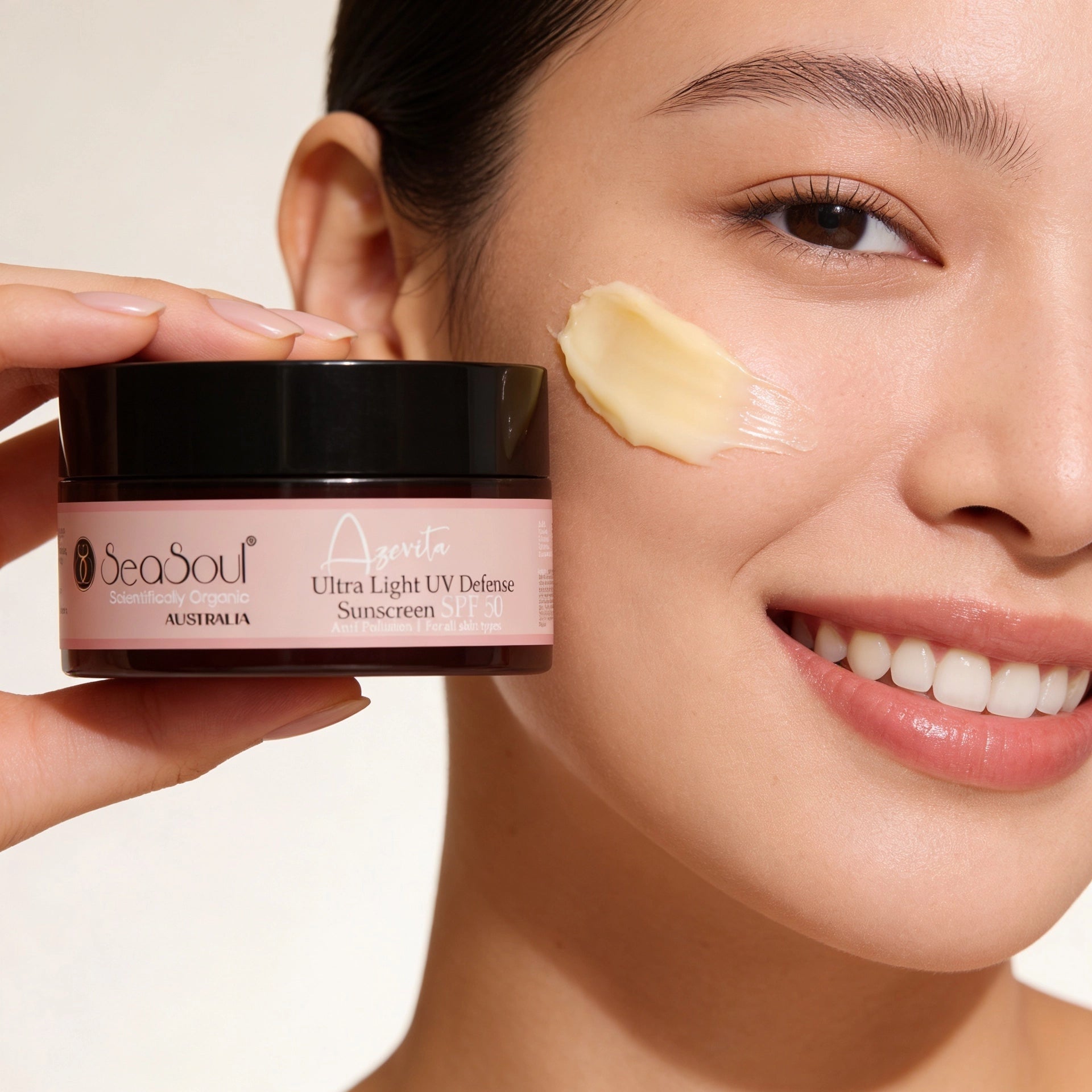 Ultra Light UV Defense Suncreen SPF 50